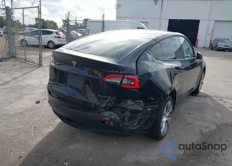 2023 Tesla Model Y Awd/Long Range Dual Motor All-Wheel Drive z USA, uszkodzony, nr VIN 7SAYGDEE2PA044328